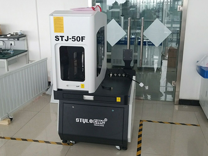 業(yè)余愛好適用于小型企業(yè)、家庭商店的光纖激光雕刻機 業(yè)余愛好適用于小型企業(yè)、家庭商店的光纖激光雕刻機