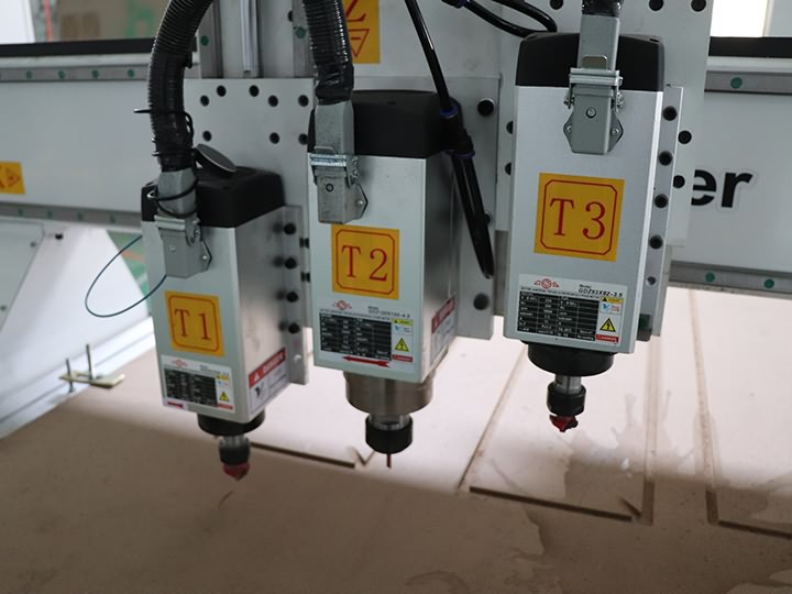 出售三軸數(shù)控木材銑削和切割機