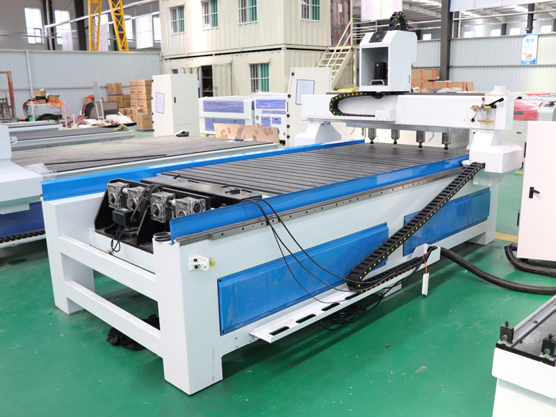 多頭四軸旋轉(zhuǎn)3D數(shù)控木雕機(jī) 多頭四軸旋轉(zhuǎn)3D數(shù)控木雕機(jī)