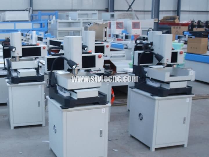 小型數(shù)控玉石雕刻機(jī)以成本價(jià)出售