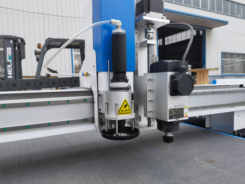 帶氣動(dòng)刀的自動(dòng)數(shù)控墊片切割機(jī)