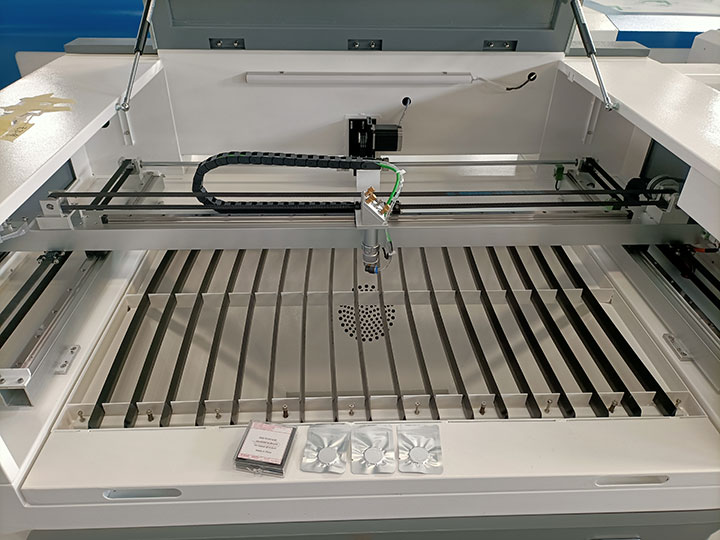 臺灣上銀方形導軌 CO2 業余愛好激光切割機 臺灣上銀方形導軌 CO2 業余愛好激光切割機