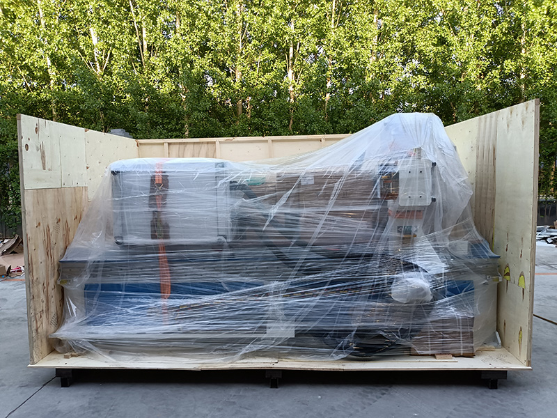 自動換刀數控雕刻刻機的包裝 自動換刀數控雕刻刻機的包裝