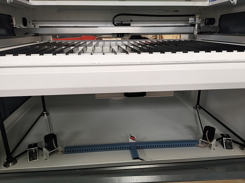 旋轉 CO2 激光雕刻機上下工作臺 旋轉 CO2 激光雕刻機上下工作臺