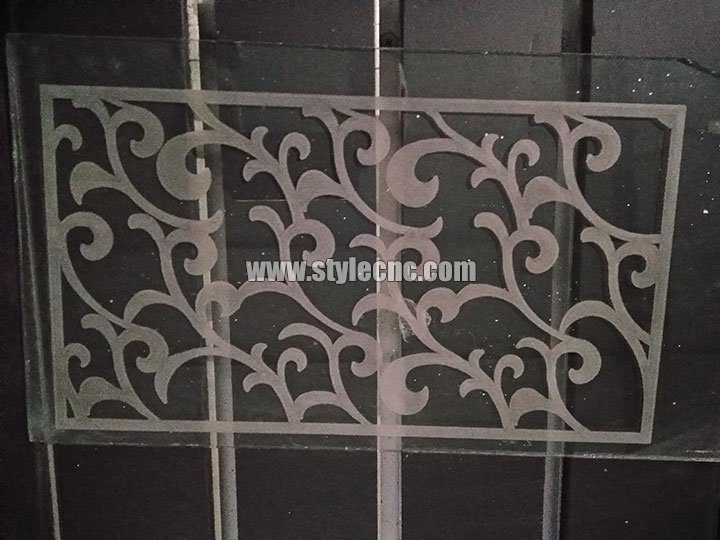 用于玻璃切割項(xiàng)目的數(shù)控雕刻機(jī) 用于玻璃切割項(xiàng)目的數(shù)控雕刻機(jī)