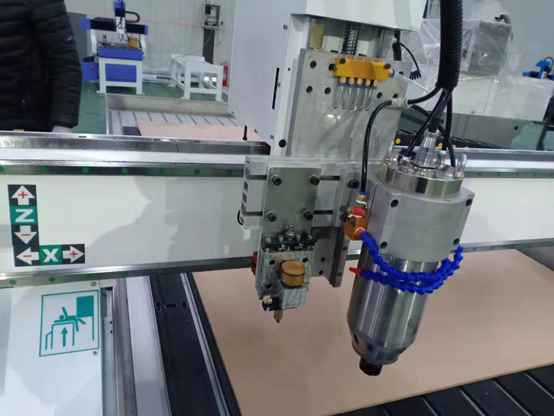 適用于玻璃、木材、金屬和石材的數(shù)控雕刻機(jī)主軸 適用于玻璃、木材、金屬和石材的數(shù)控雕刻機(jī)主軸