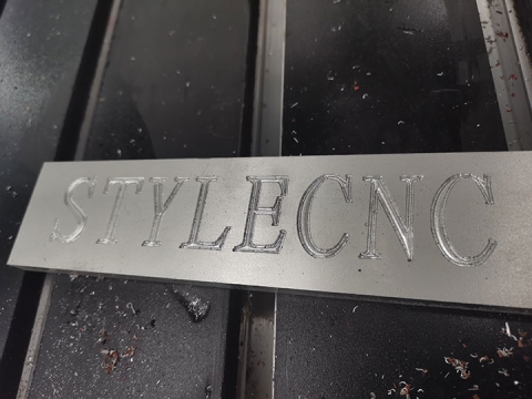 用于金屬標牌制作的自動數(shù)控銑床