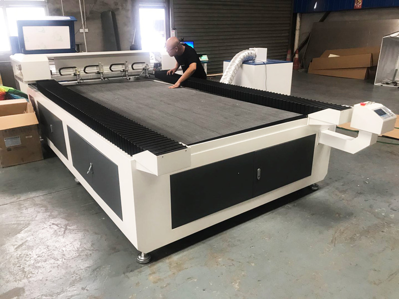 美國(guó)4頭激光切割機(jī)