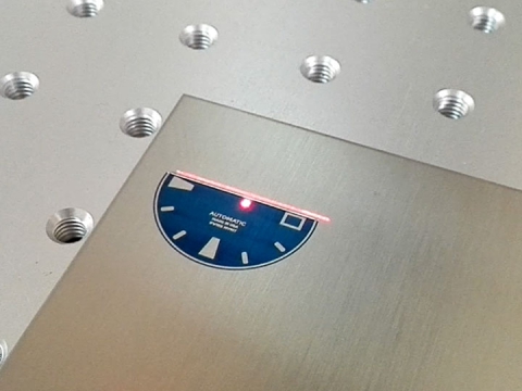 30W 帶自動對焦系統(tǒng)的 MOPA 激光打標機 30W 帶自動對焦系統(tǒng)的 MOPA 激光打標機