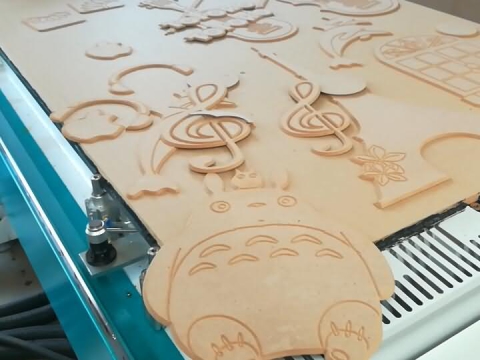 用于中密度纖維板切割的三軸數控機床 用于中密度纖維板切割的三軸數控機床