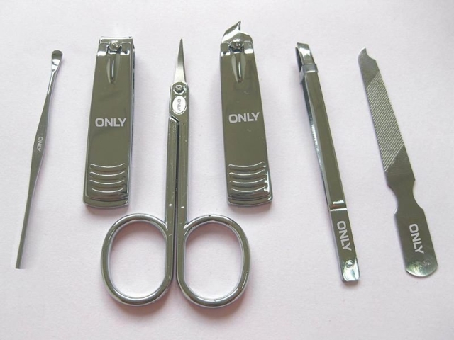 適用于金屬標(biāo)牌、工藝品、藝術(shù)品、工具的光纖激光雕刻機