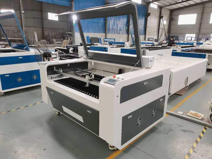 CO2 用于標(biāo)牌制作的激光雕刻機(jī)和激光切割機(jī) CO2 用于標(biāo)牌制作的激光雕刻機(jī)和激光切割機(jī)