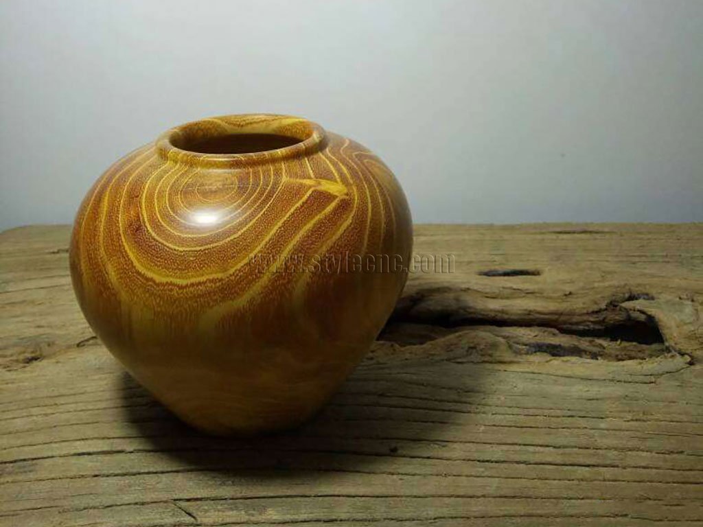 采用數(shù)控木工車床進(jìn)行 Cudrania Tricuspidata 木制罐和罐子車削項(xiàng)目