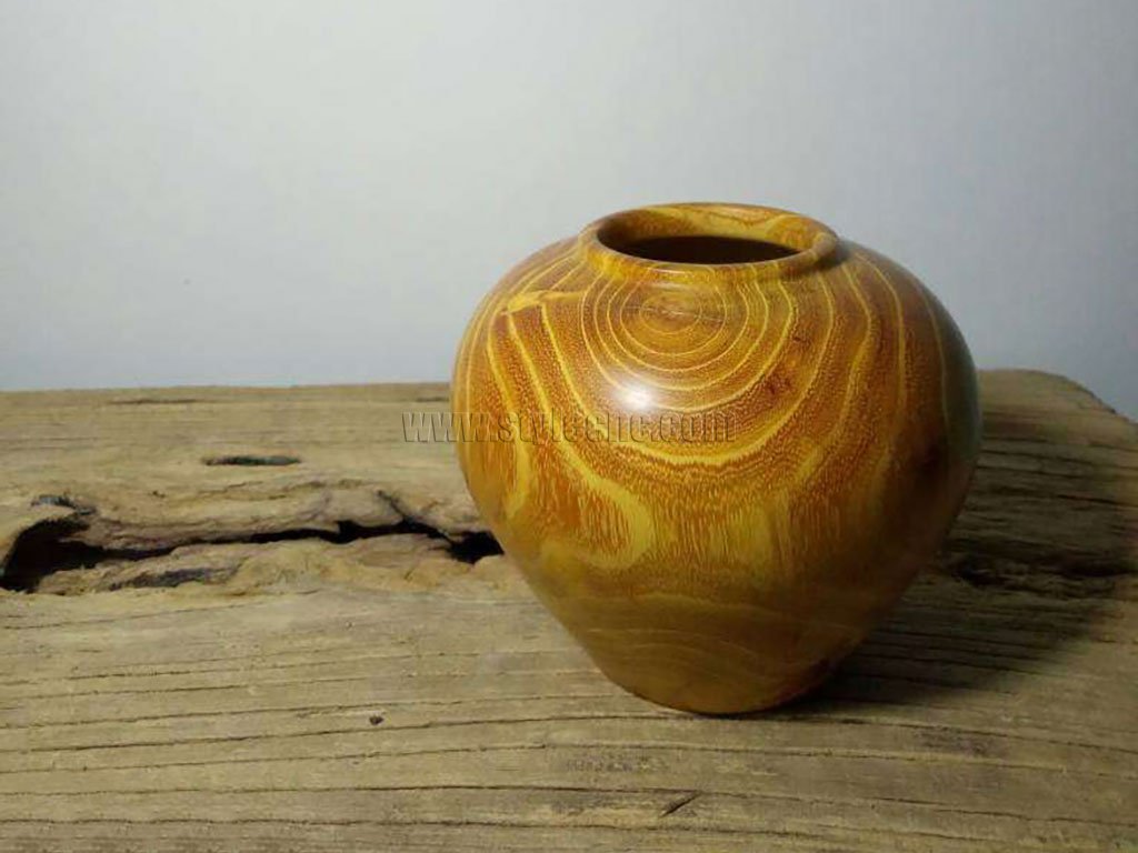 采用數(shù)控木工車床進(jìn)行 Cudrania Tricuspidata 木罐車削項(xiàng)目