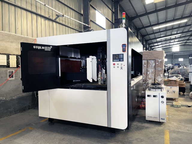 4x4 混合纖維和 CO2 金屬和木材激光切割工作臺 4x4 混合纖維和 CO2 金屬和木材激光切割工作臺