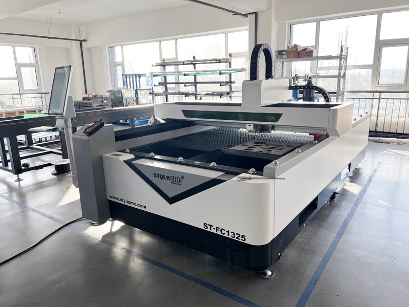 ST-FC1325 4x8 光纖激光不銹鋼切割機 ST-FC1325 4x8 光纖激光不銹鋼切割機