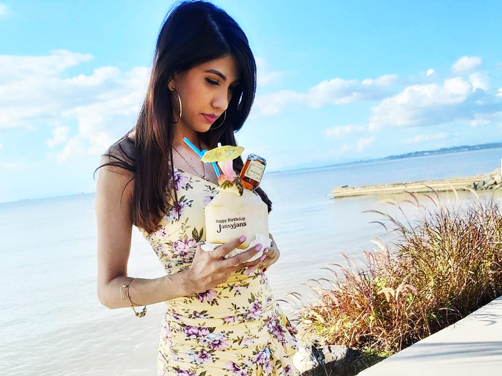 用激光在椰子上打印名字和文字