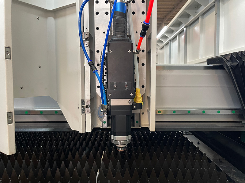 6KW 金屬板激光切割機