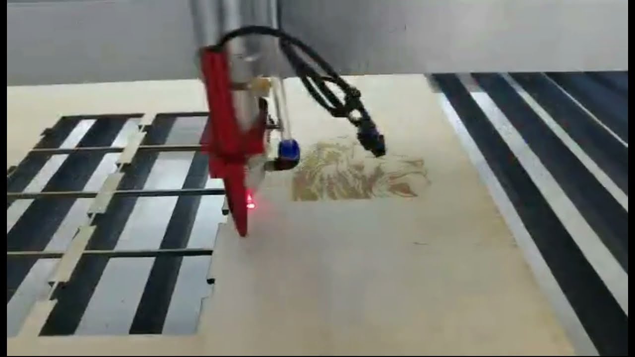 CO2 激光機雕刻和切割木制工藝品 CO2 激光機雕刻和切割木制工藝品